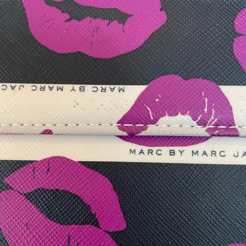 Marc by Marc Jacobs Incase for MacBook Air (or oversized Clutch!) - Picture 5 of 9